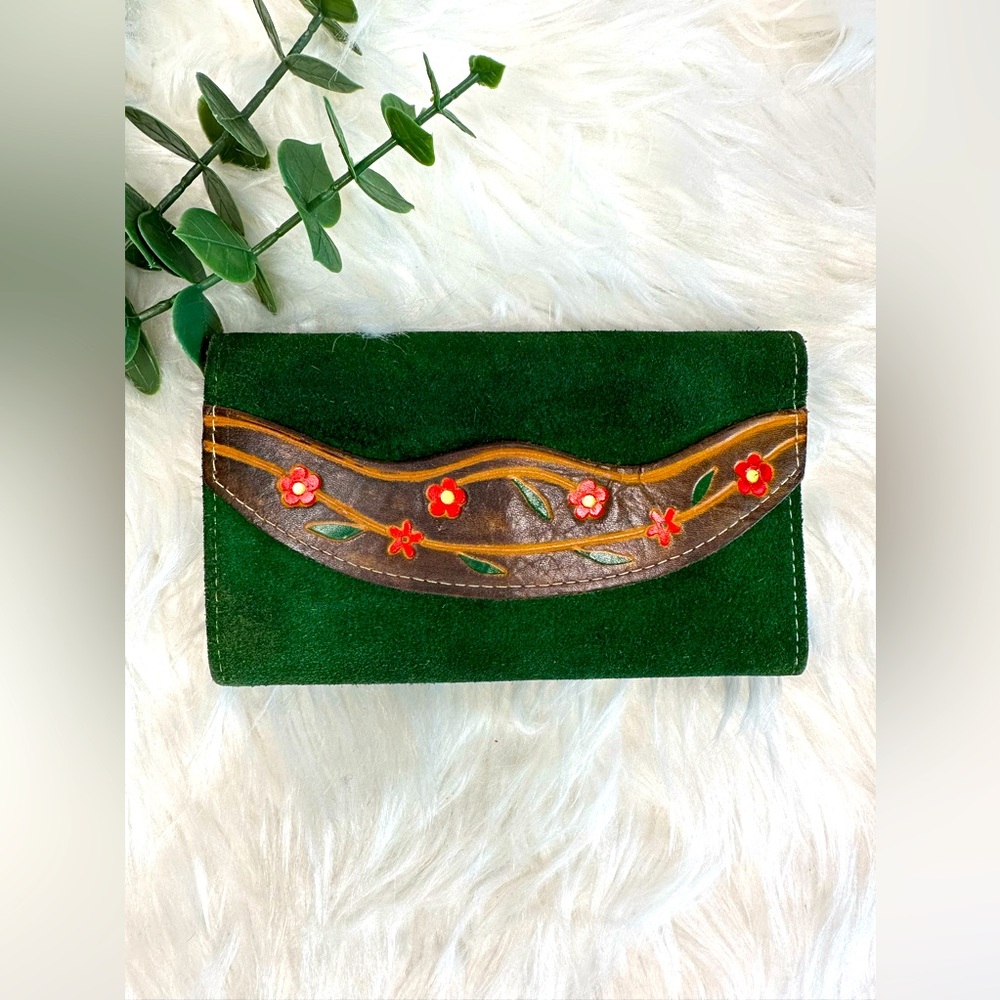 ✨✨VINTAGE✨✨ Green Floral Leather wallet.  Made in Brasil.  EUC!